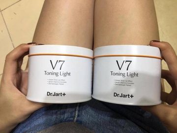 phân biệt V7 Toning Light thật giả