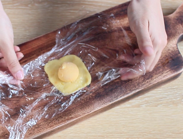 Cách làm bánh trung thu lava trứng muối 10
