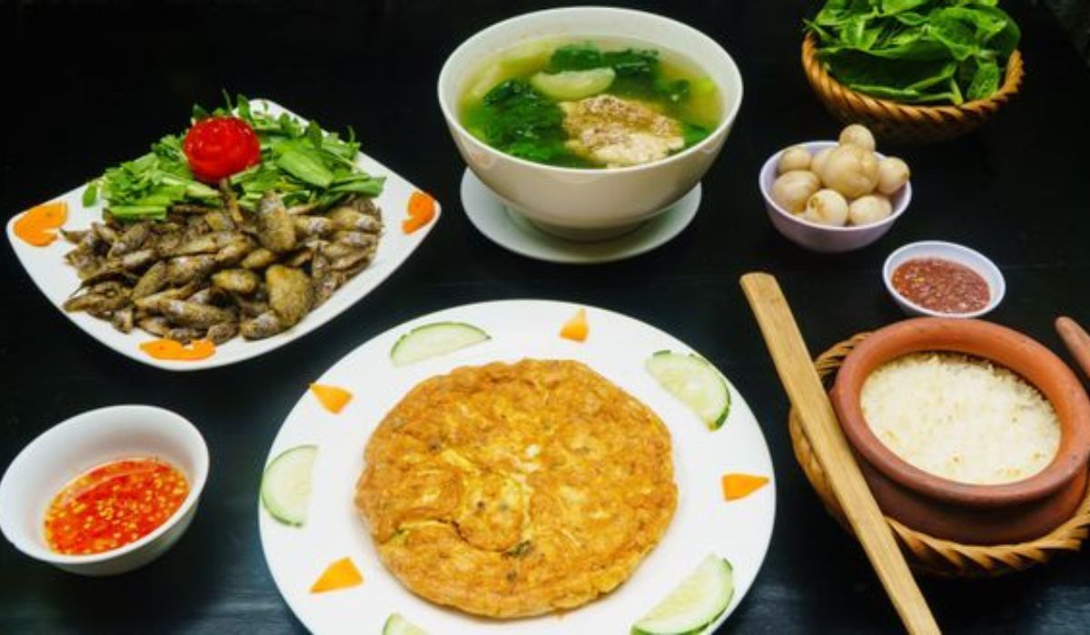 Bữa ăn thịnh soạn tại nhà hàng cơm niêu Đà Nẵng
