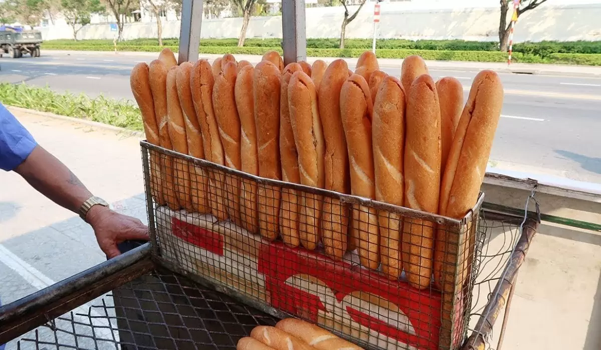 Cách làm vỏ bánh mì que Đà Nẵng