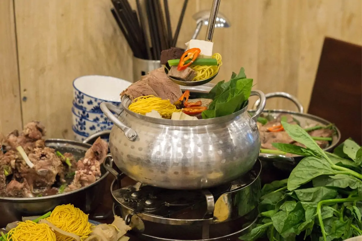 Lẩu bò Nhà Gỗ
