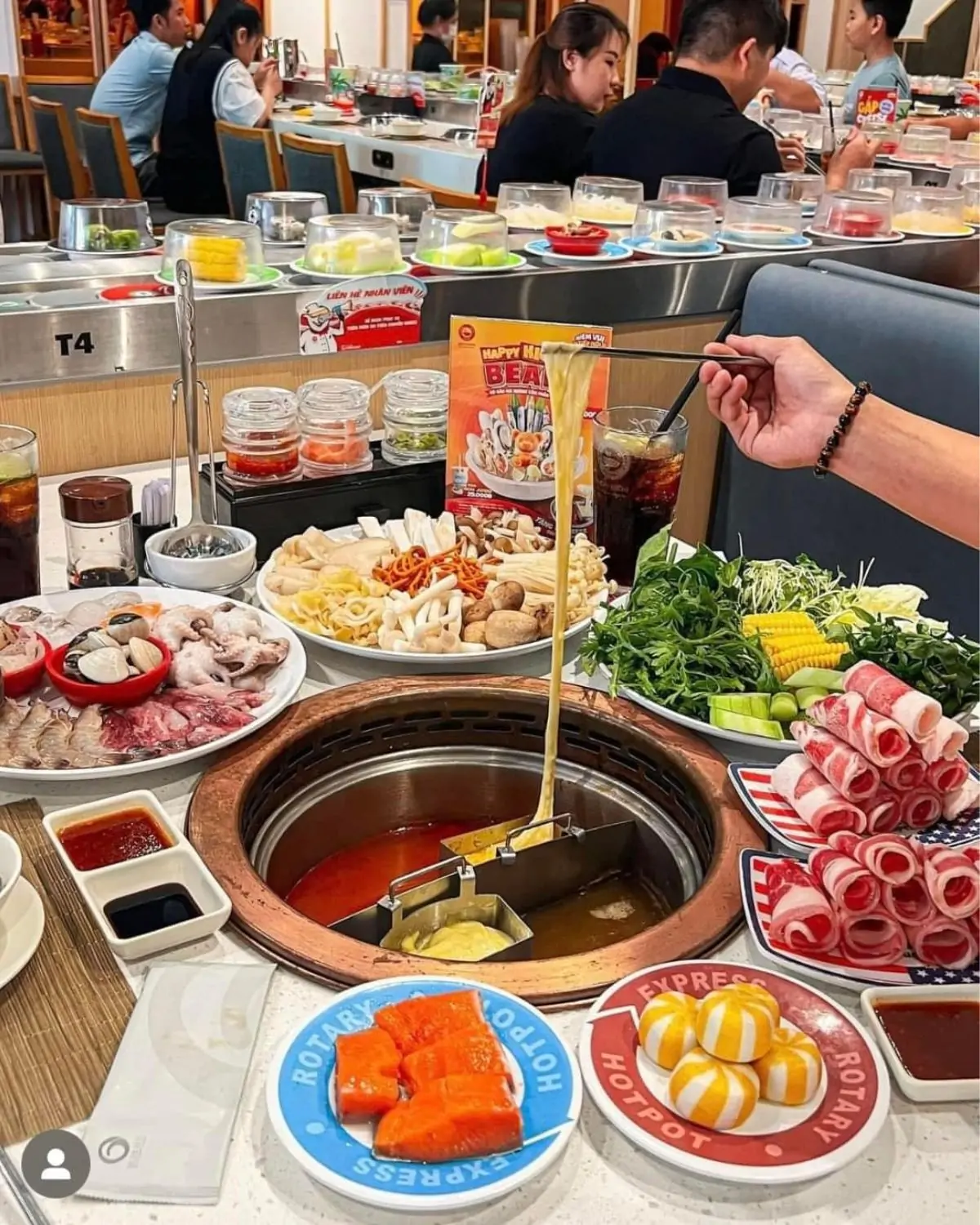 Lẩu băng chuyền Kichi Kichi