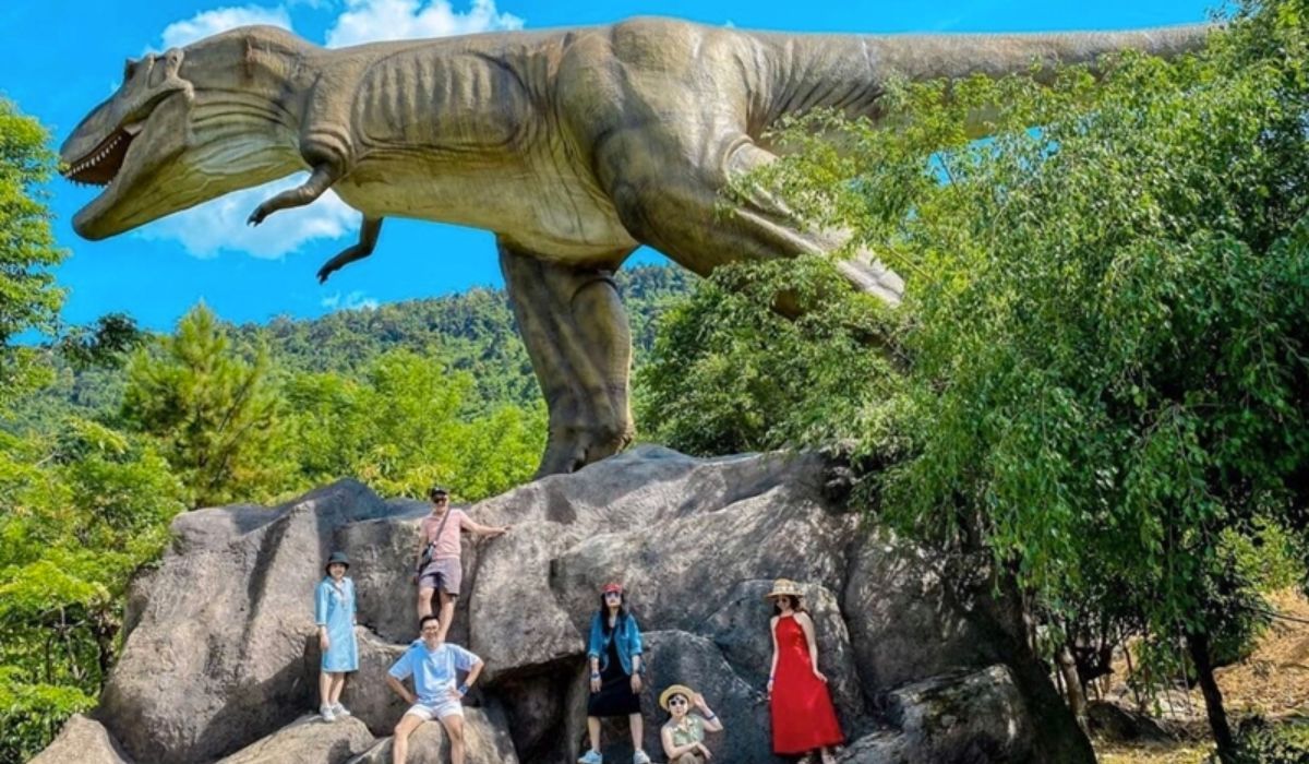 Công viên khủng long tại Núi Thần Tài