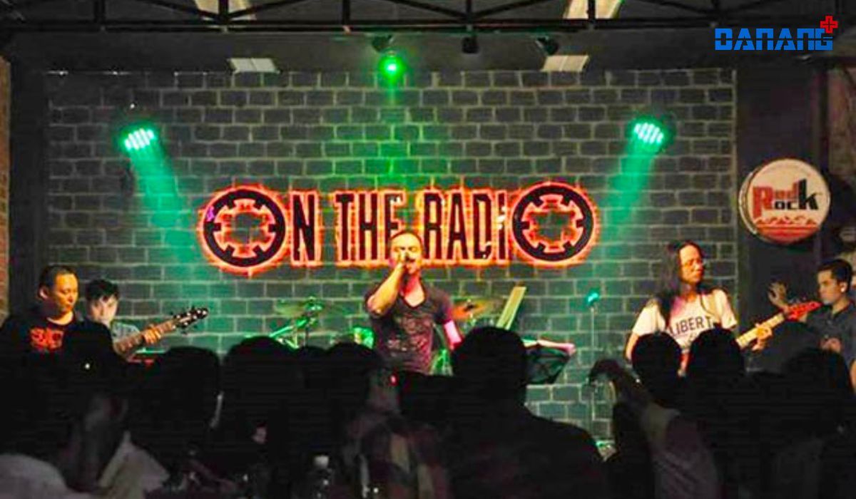 On The Radio Bar - một trong những quán bar lớn nhất Đà Nẵng