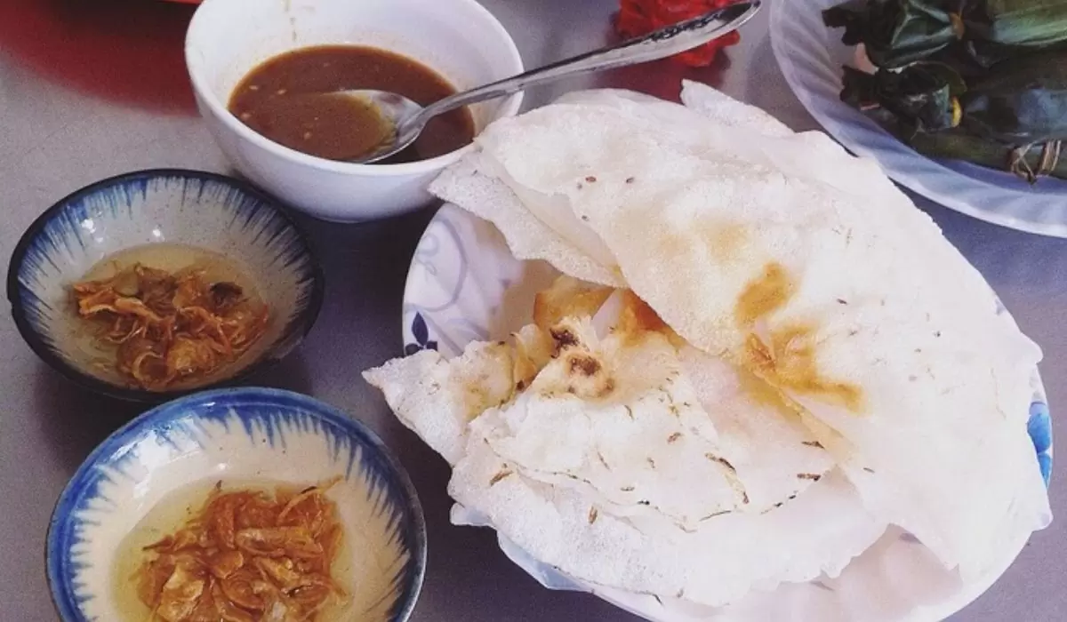 Bún mắm - bánh đập Vân
