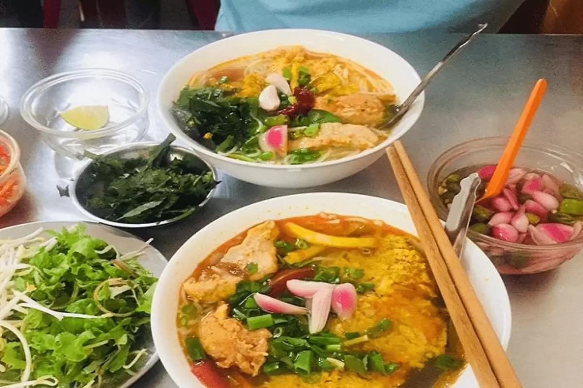 Quán bún riêu cua và xôi vò Hùng Thu 