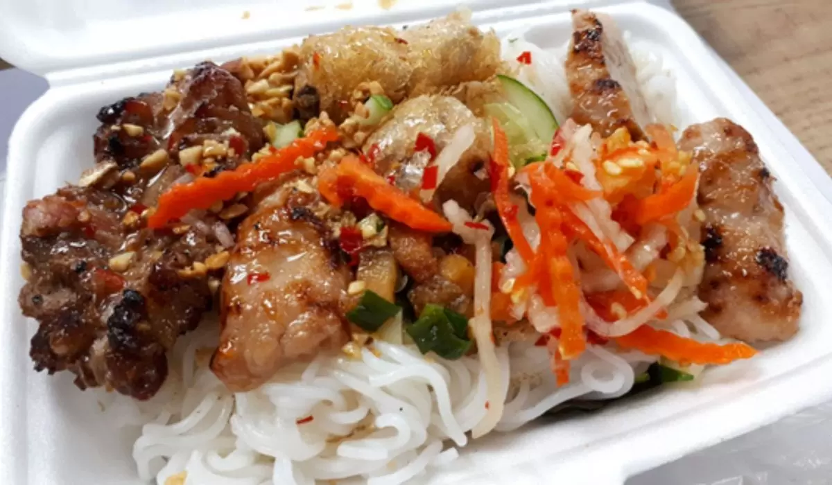 Bún thịt nướng Năm Hiền