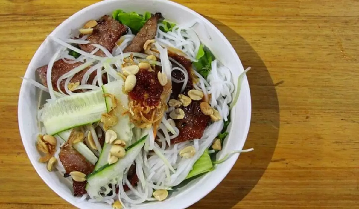 Bún thịt nướng Phú Hồng