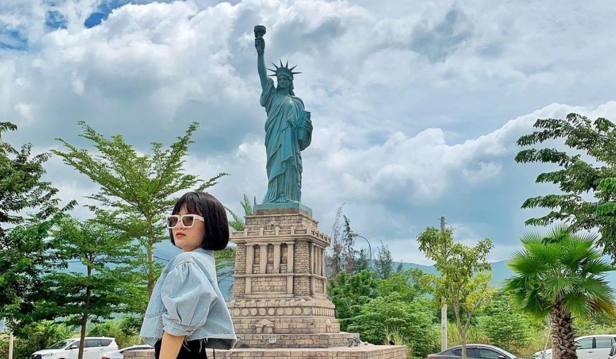 Tượng Nữ thần tự do tại công viên kỳ quan thế giới Đà Nẵng