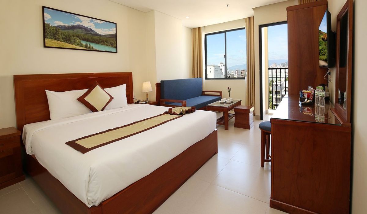 Sunlit Sea Hotel and Apartment