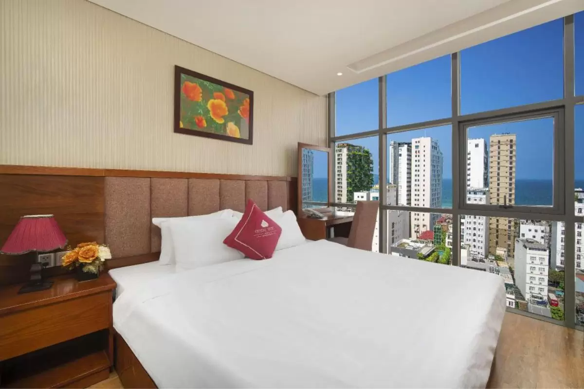 Top 10 khách sạn gần biển Đà Nẵng giá tốt, view đẹp mê ly 15 Crystal Boutique Hotel - khách sạn Đà Nẵng gần biển giá rẻ bất ngờ