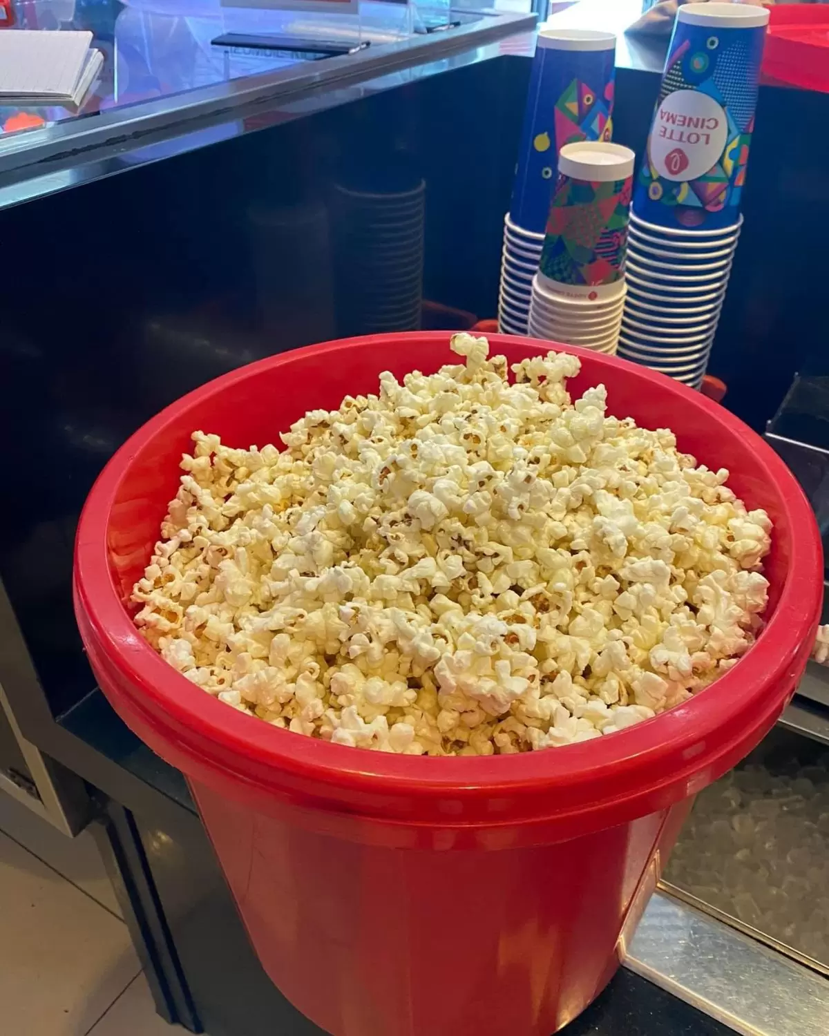 tình hình Lotte Cinema khuyến mãi bắp rang bơ