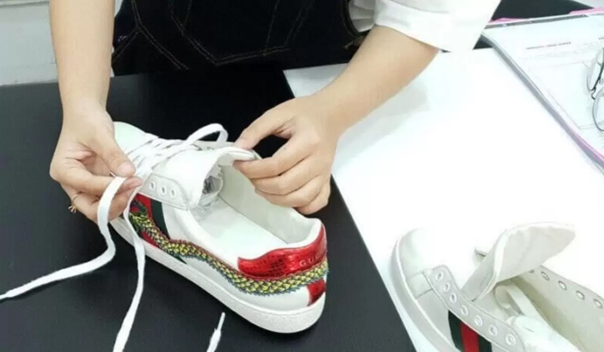 Vệ sinh giày KENGlie Đà Nẵng