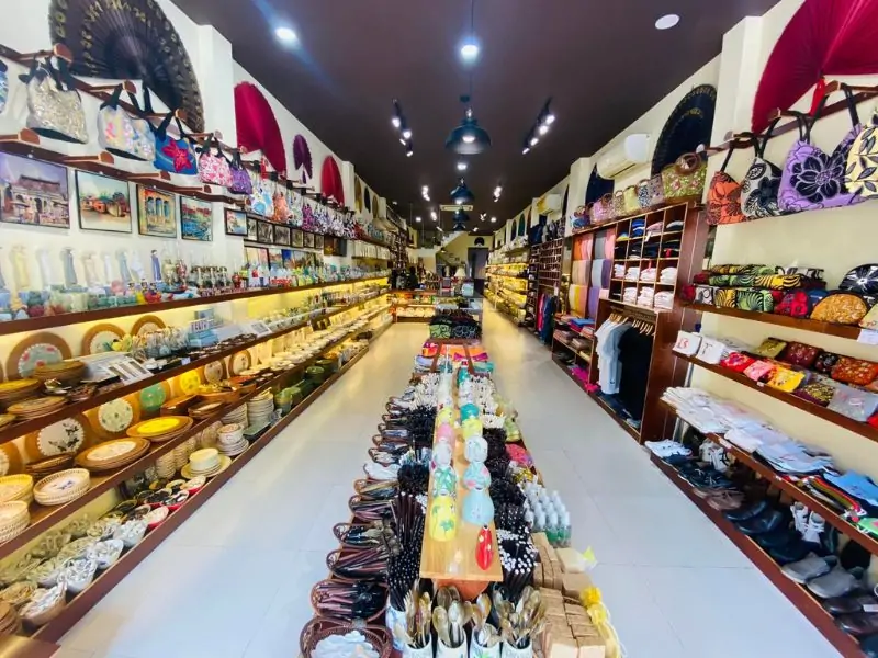 Cỏ May Coffee & Souvenir Shop