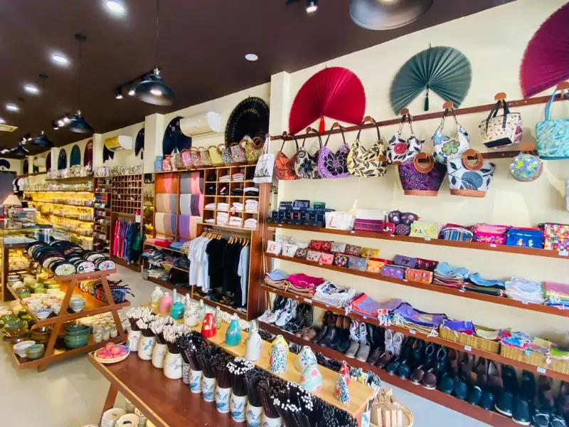 Cỏ May Coffee & Souvenir Shop