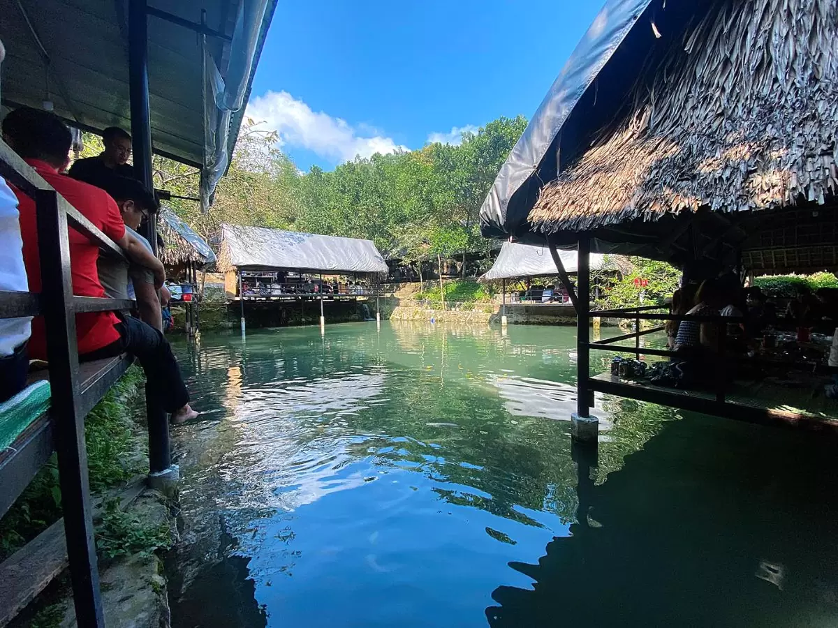 Quán Hồ trên núi