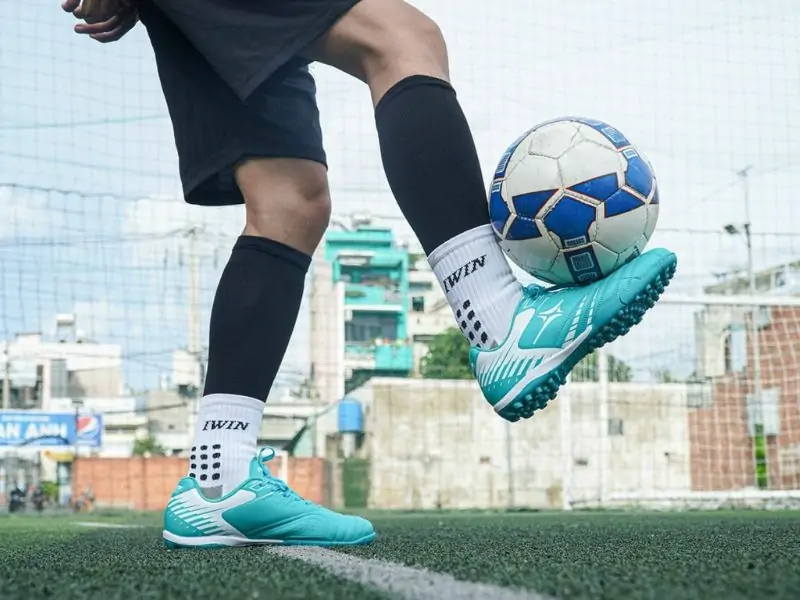 Ghé 11 shop giày đá banh Đà Nẵng chất lượng nhất hiện nay 35 Rinesports