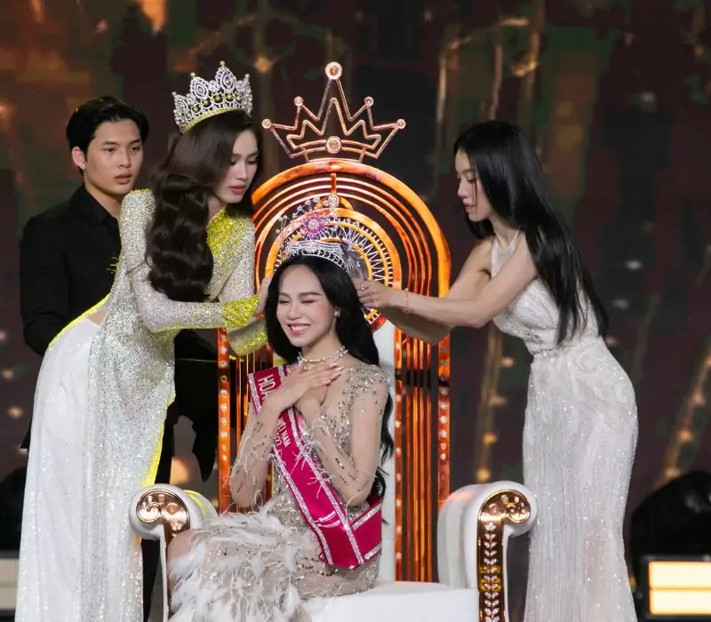 Người đẹp Đà Nẵng Huỳnh Thị Thanh Thủy: Tân Hoa hậu Việt Nam đẹp - giỏi - tài năng 22 Tiểu sử Hoa hậu Huỳnh Thị Thanh Thủy