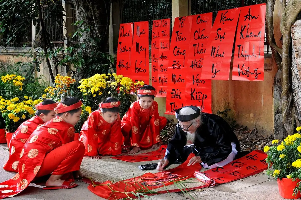 Hướng xuất hành mùng 8 tết 2023