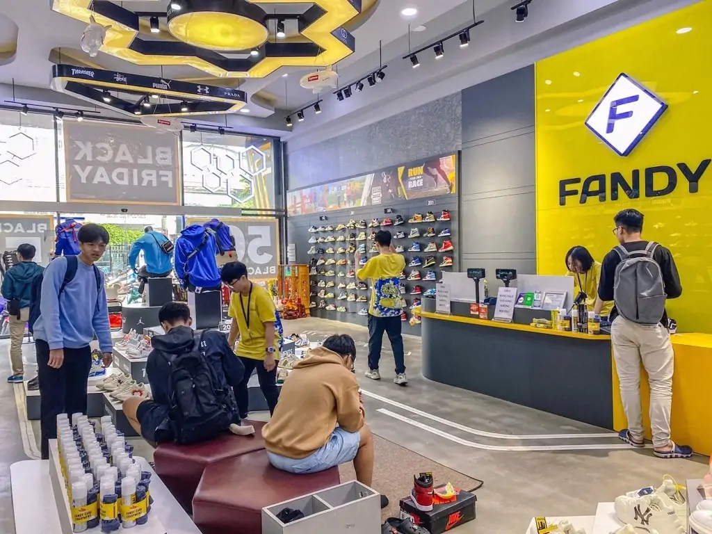 Top 12 shop giày sneaker Đà Nẵng đẹp và chất lượng nhất 29 Fandy