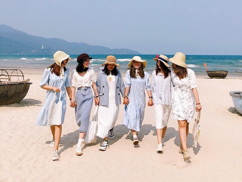Đi du lịch Đà Nẵng theo nhóm nên mặc gì?