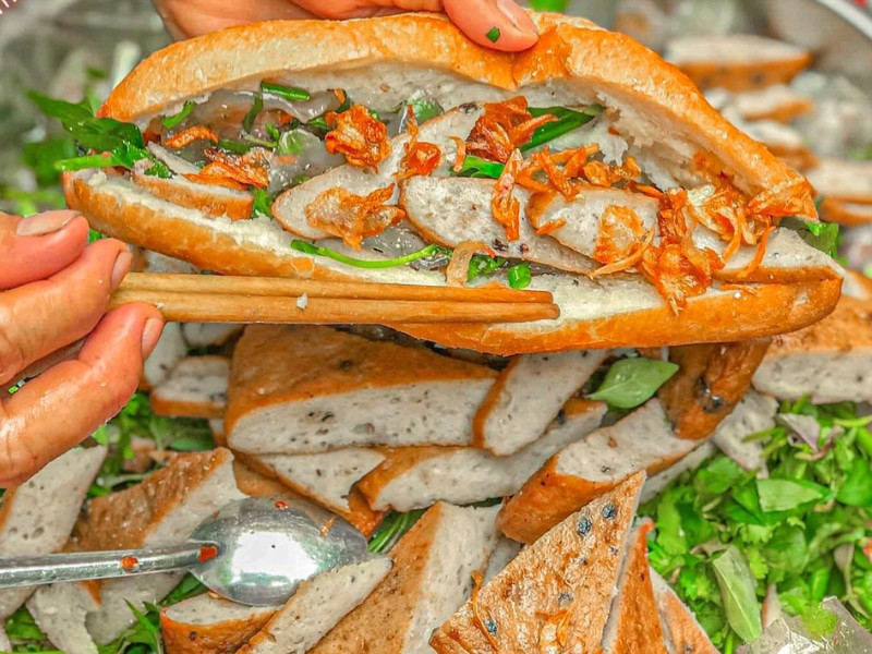 Bánh mì bột lọc dạo gần Nguyễn Văn Linh