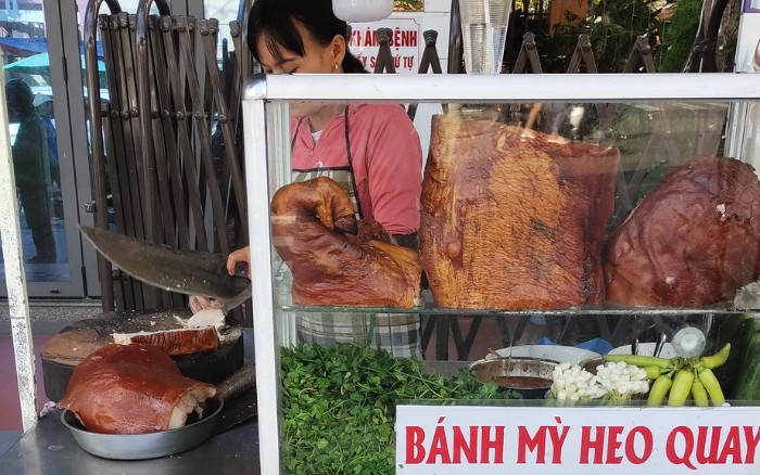 bánh mì heo quay giá rẻ Đà Nẵng Hiếu Trang