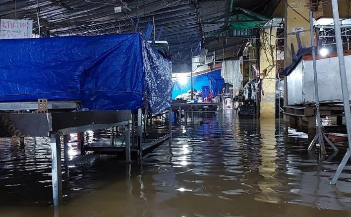 mua nhu trut nuoc nhieu noi o da nang tai ngap 3